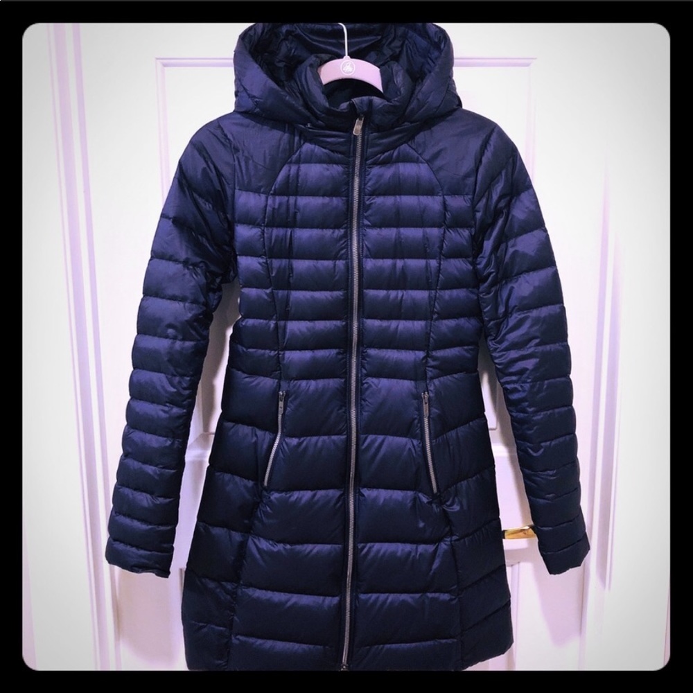 Lululemon Brave the cold puffer down coat in navy